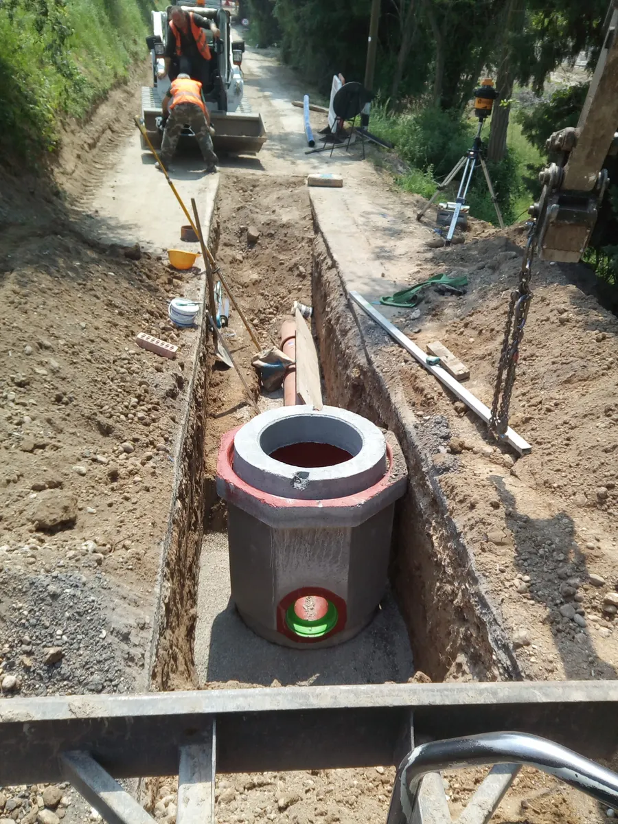 Cantiere stradale durante le fasi di ripristino della superficie